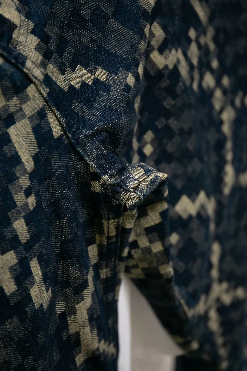 Lv Year of the Snake Snake Print Jeans This style of skateboard jeans is made from seasonal Snakoflage denim, and reinterprets the Damoflage pattern with pixel-style snake jacquard. The rear Damier label is embellished with pearlescent buttons and rivets, and can be paired with the matching collarless jacket for an edgy dandy look.  Size: 30 32 34 36