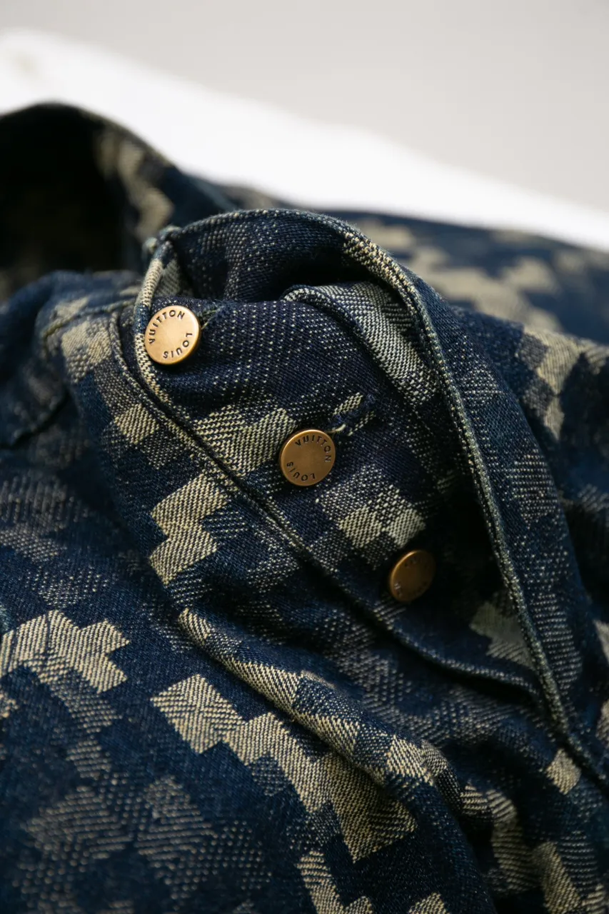 Lv Year of the Snake Snake Print Jeans This style of skateboard jeans is made from seasonal Snakoflage denim, and reinterprets the Damoflage pattern with pixel-style snake jacquard. The rear Damier label is embellished with pearlescent buttons and rivets, and can be paired with the matching collarless jacket for an edgy dandy look.  Size: 30 32 34 36