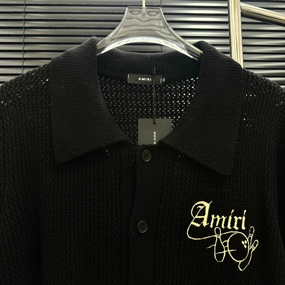 P300 Style: AMIRI bowling knitted POLO cardigan short-sleeved Size: S-XXL Fabric: Wool blend Accessories: Full set of customized original accessories No gender distinction, same style for men and women