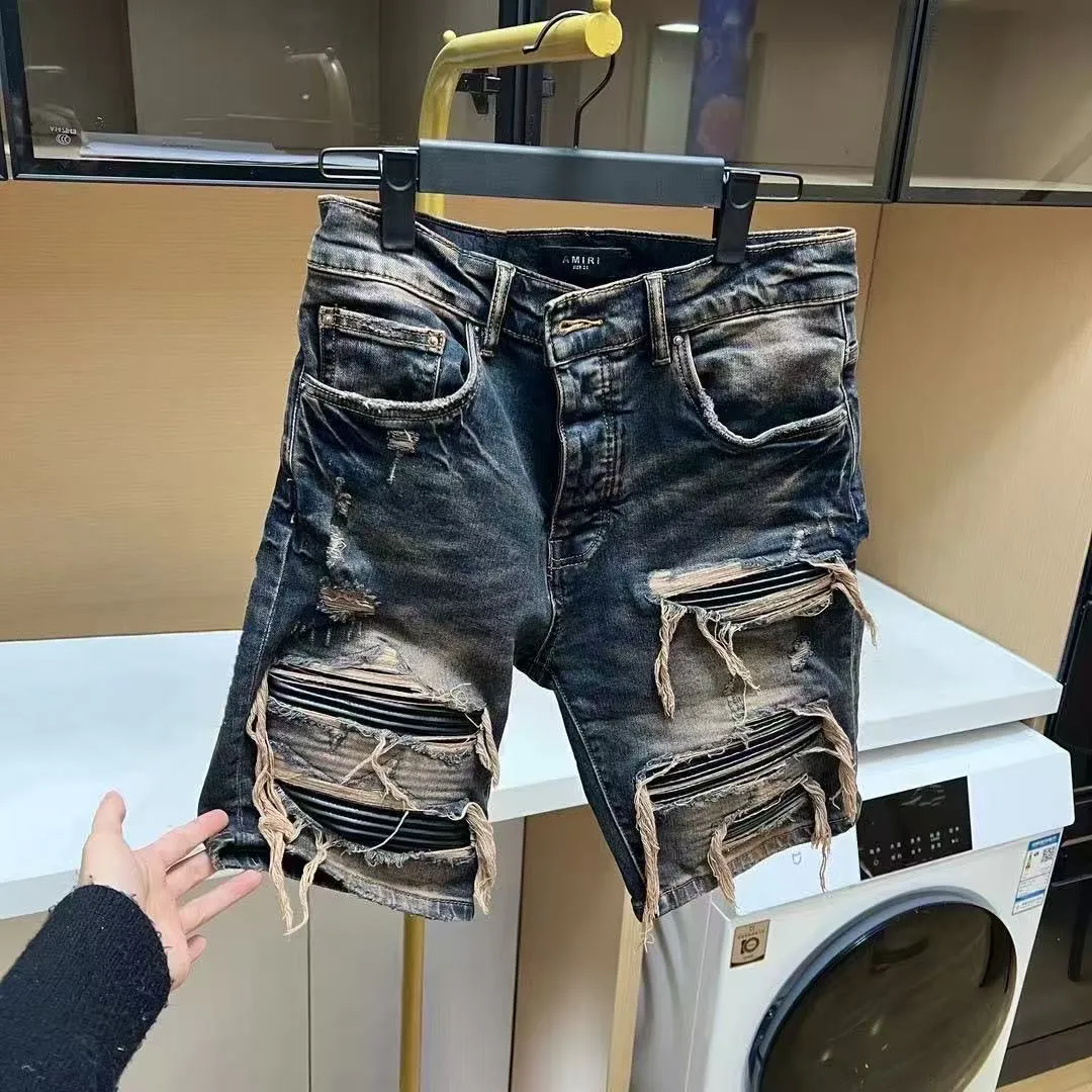 P166 Top replica AMIRI denim shorts AMIRI high street basic ripped tight stretch jeans trousers Amiriamiri is transliterated as Emil, which is the name of the founder. Mike Amiri, the founder of amiri, grew up in Los Angeles, USA. He was influenced by the local street culture Rock since he was a child, so he founded the amiri brand named after himself. A variety of trendy clothing meets the needs of different fashion players. Amiri clothing has novel and unique styles and is a well-known street brand in the United States. Many of its styles and styles are loved by many street photographers. Various clothing styles meet the needs of different people, show their unique temperament, and show the trend of dressing. amiri's jeans are relatively famous. Not only do they have many styles, but the quality of the jeans is also very good. Many celebrities have also worn amiri brand jeans. Fashionability.  Color; picture color Size: m l xl xxl
