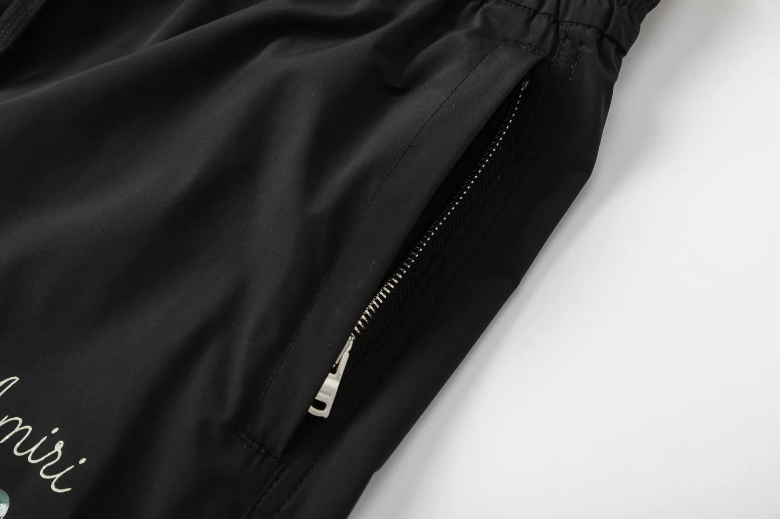 DK021#P220, AMIRI printed logo, cool and skin-friendly casual sports beach pants, color: black, size: S M L XL