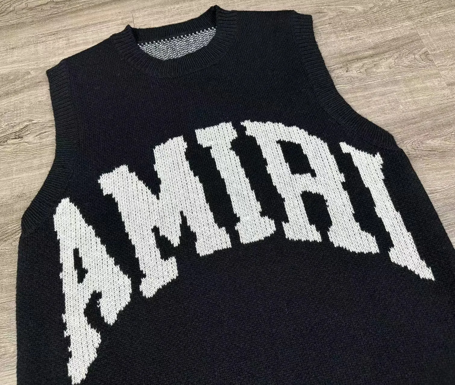 P300 AMIRI vest sweater suit, classic logo jacquard on top, exclusive logo embroidery on shorts, color: white, black, size: S M L XL XXL