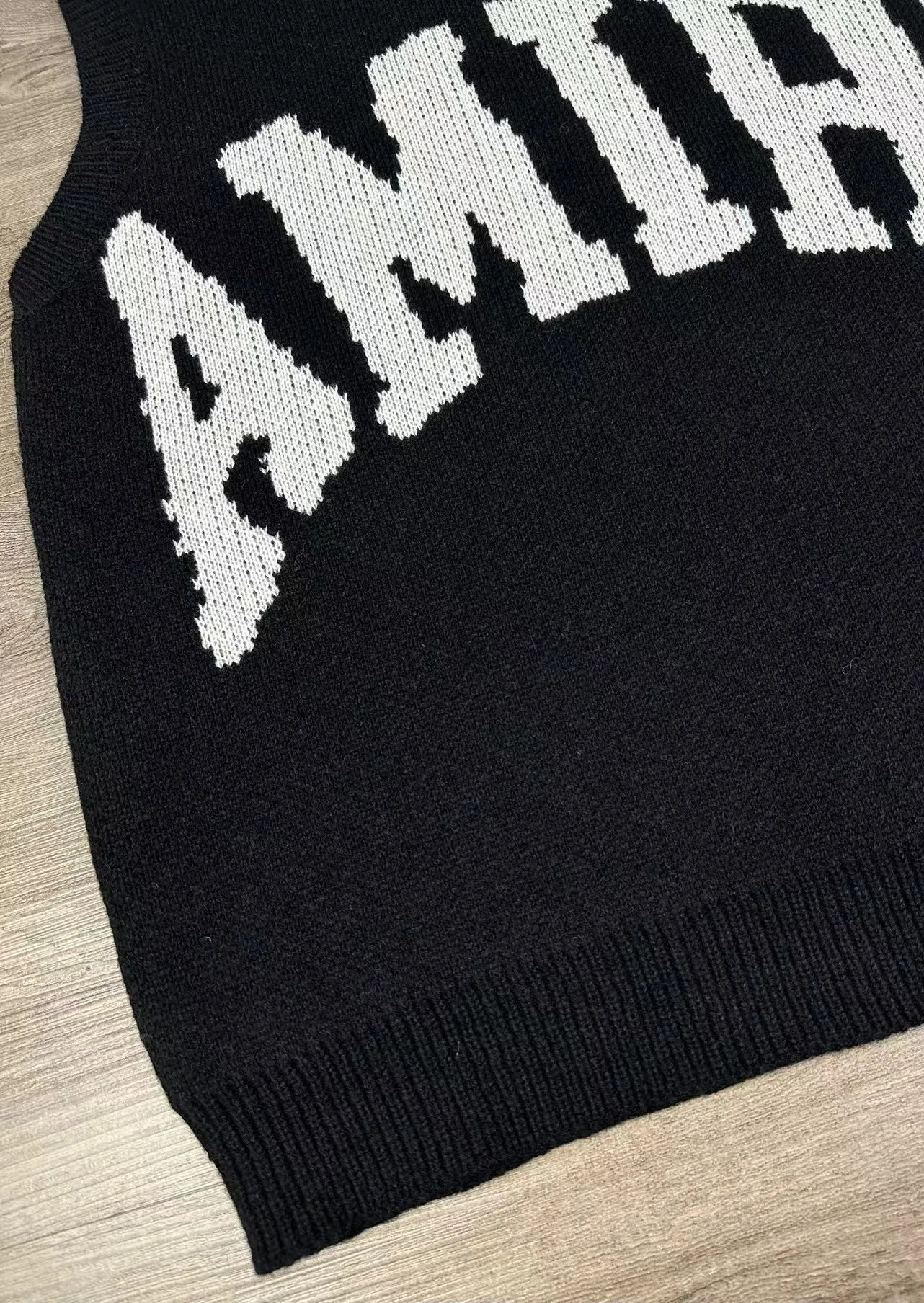 P300 AMIRI vest sweater suit, classic logo jacquard on top, exclusive logo embroidery on shorts, color: white, black, size: S M L XL XXL