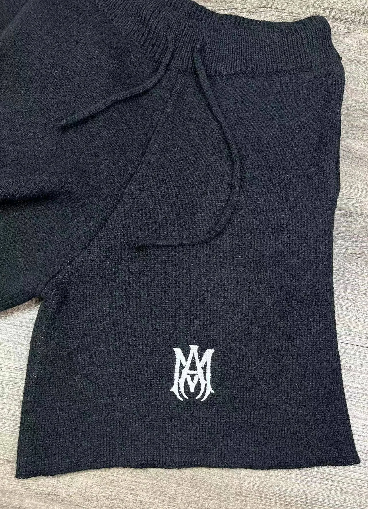 P300 AMIRI vest sweater suit, classic logo jacquard on top, exclusive logo embroidery on shorts, color: white, black, size: S M L XL XXL
