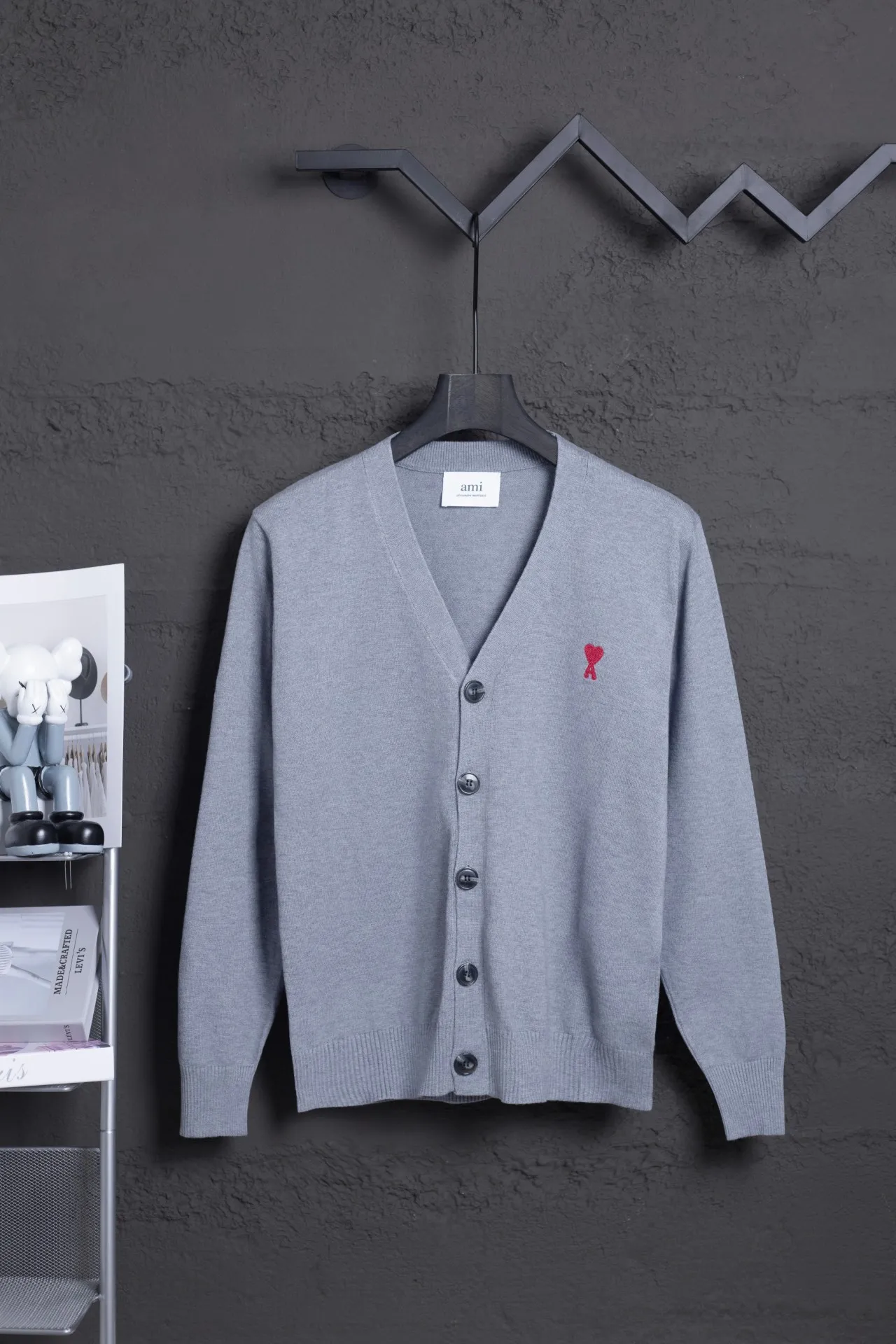 P176 Style Number: MQ803 AMI Classic Little Love Series Embroidered Cardigan Sweater Highest Version Supports Comparison Color: Gray Size: S-XL
