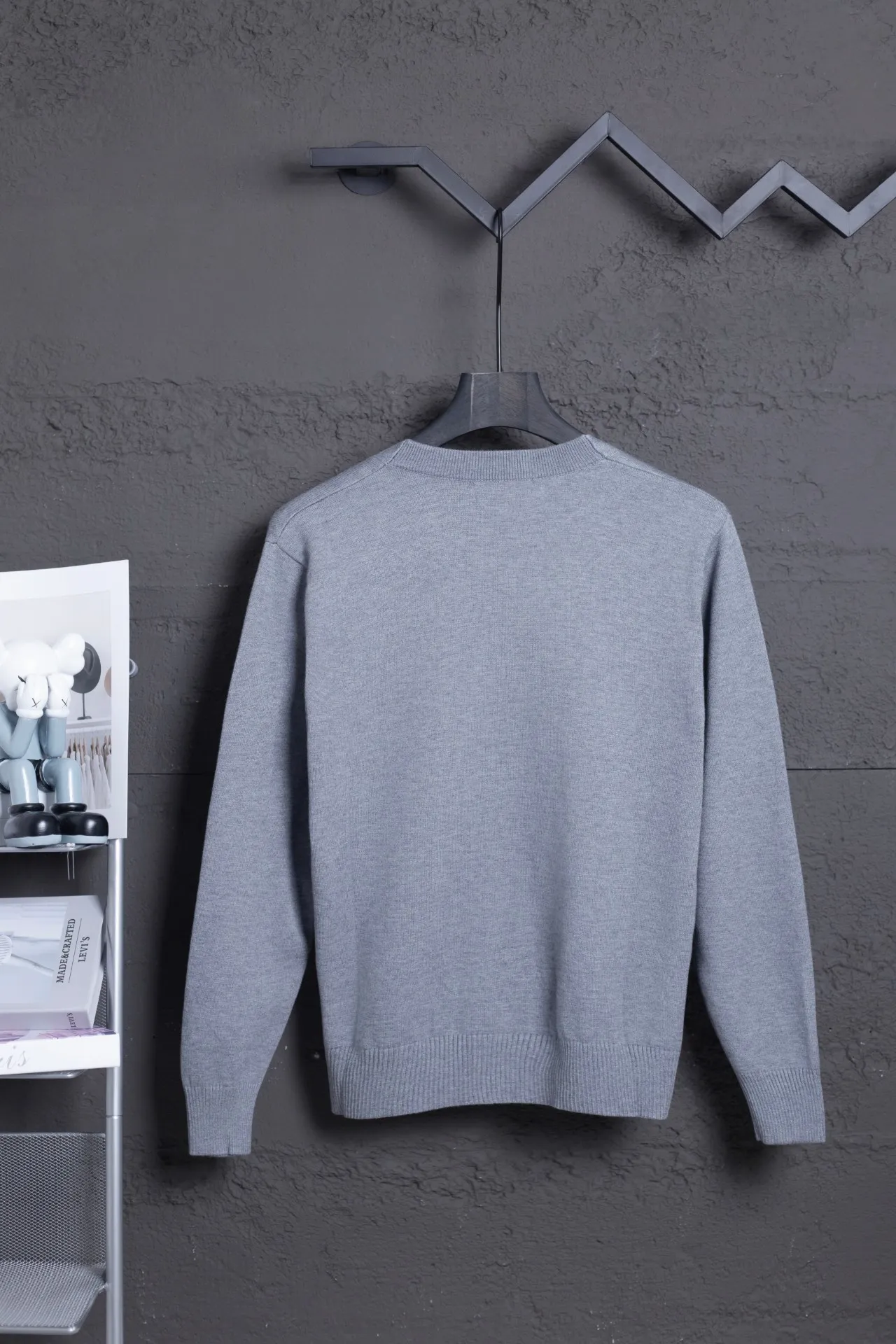 P176 Style Number: MQ803 AMI Classic Little Love Series Embroidered Cardigan Sweater Highest Version Supports Comparison Color: Gray Size: S-XL