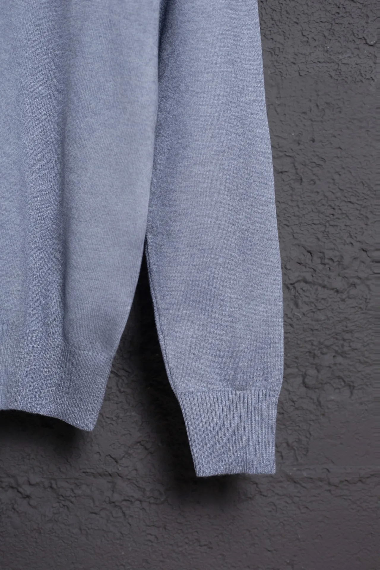 P176 Style Number: MQ803 AMI Classic Little Love Series Embroidered Cardigan Sweater Highest Version Supports Comparison Color: Gray Size: S-XL