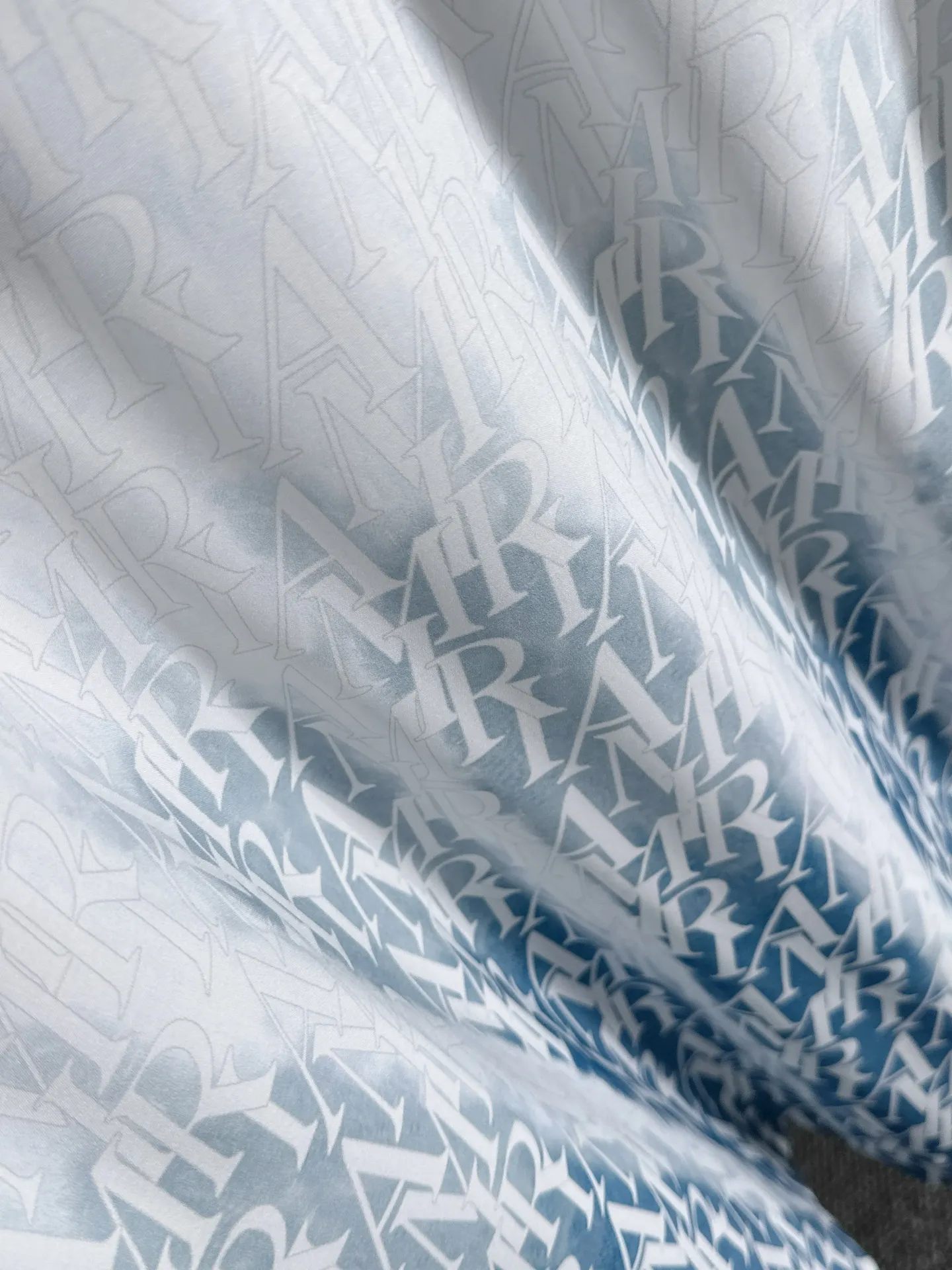 P360 AMIRI 2026 spring and summer classic LOGO design full-print suit, light and thin cotton full-body digital printing, made of high-quality polyester fiber fabric, breathable mesh lining is added to the pants, carefully crafted to a standard version, can be matched separately with clothes, versatile style for leisure time! The classic logo on the whole body is very eye-catching, showing a sense of luxury and style, becoming a classic and mainstream style that never goes out of style and is elegant! Extremely handsome, classic and heroic. Same style for men and women. Size: M-3XL (please note your height and weight when placing an order)