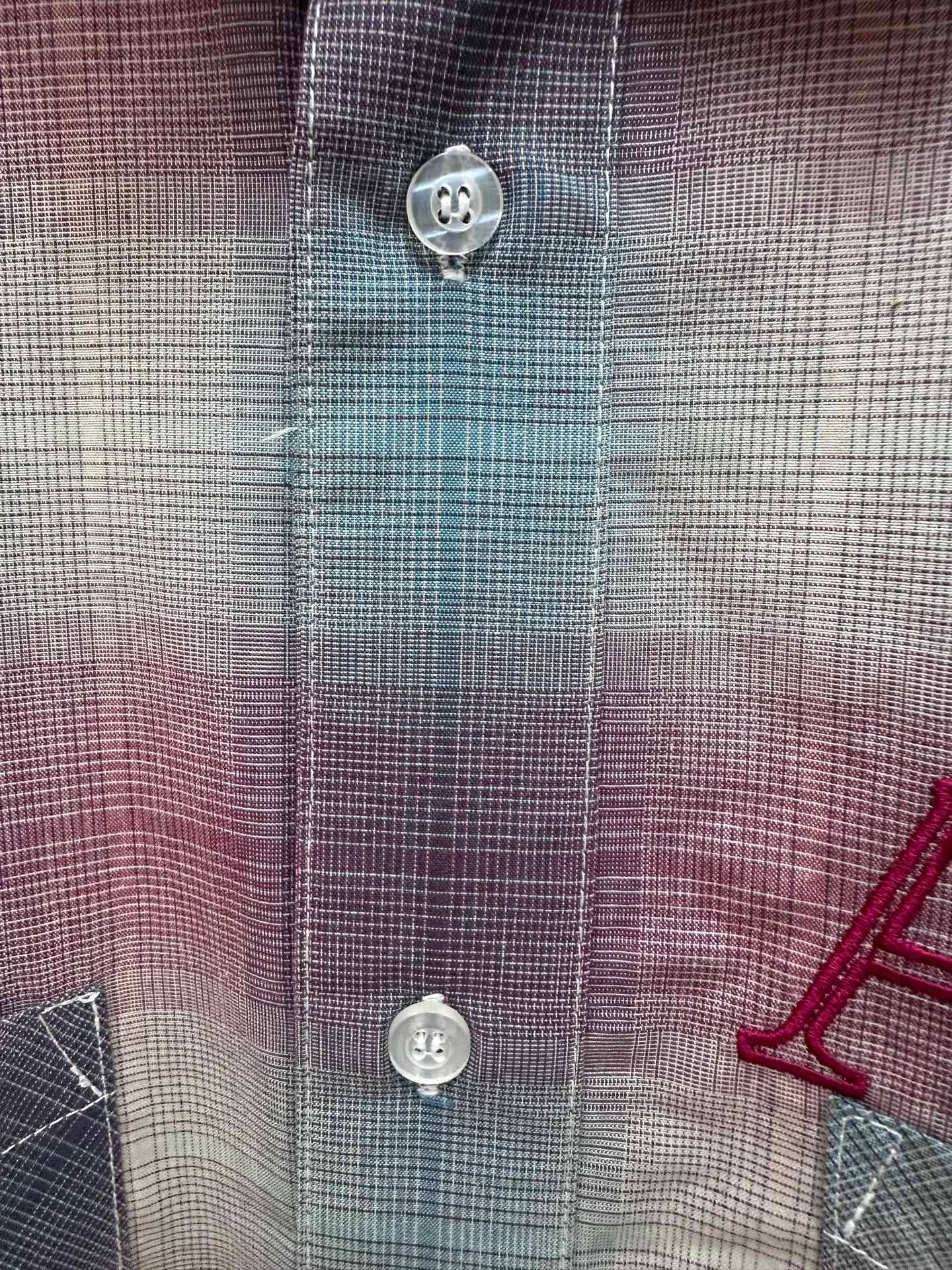 P400 Amiri Gradient Plaid Long Sleeve Shirt Customized yarn colored plaid fabric, frayed hem with distressed effect, symmetrical patch pockets on the chest, brand logo letter embroidery embellishment, large round red embroidery on the back, casual style, same style for men and women.  Size：S/M/L/XL