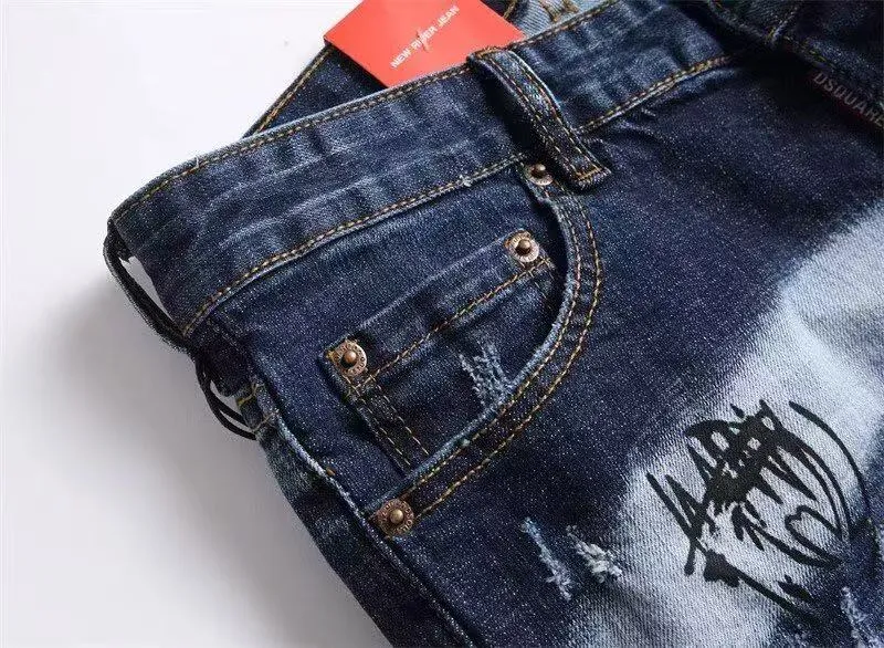 P180 D2 new embroidered men's ripped trendy jeans stretch personalized patches slim fit beggar pants with small feet Top-quality materials Super soft high cotton washed denim fabric The washing cost of each piece is up to three times that of conventional processes The touch is extremely delicate and the texture is very good The whole body is simple and elegant The back pockets of the pants are made of high-end direct-injection technology Extremely exquisite Full marks for details
