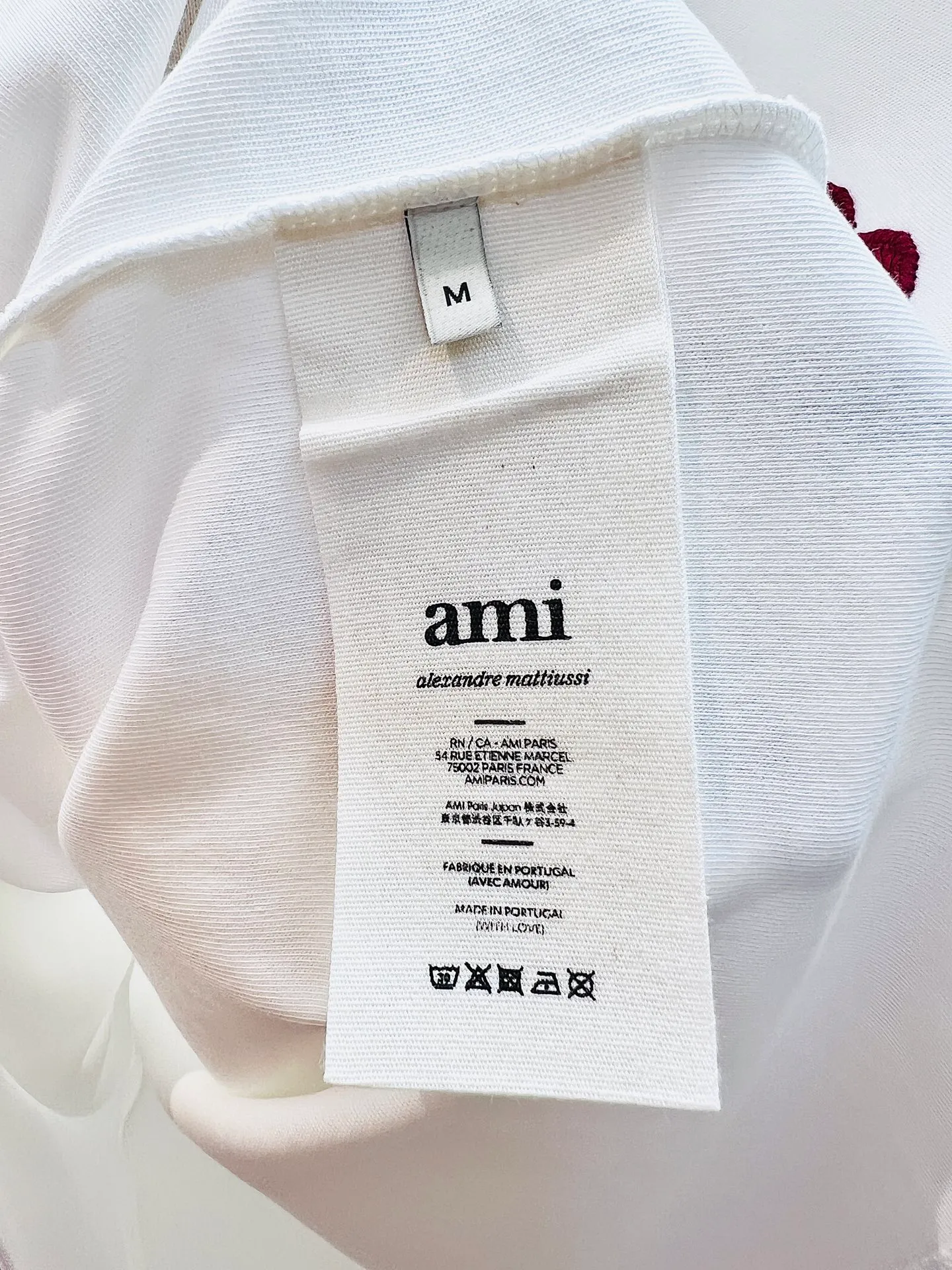 🅿️220 🌈Size: s/m/l/xl Black/White Couple Model 197353825081 AMI2025FW Love ❤️ Series Early Spring Limited Edition Wool logo love embroidery/Same color AMI embroidery on the back Heavy cotton half-sleeved T-shirt Washing method: Wrap in a laundry bag on the reverse side and quickly machine wash in cold water! ! Do not soak/wash in warm water! !