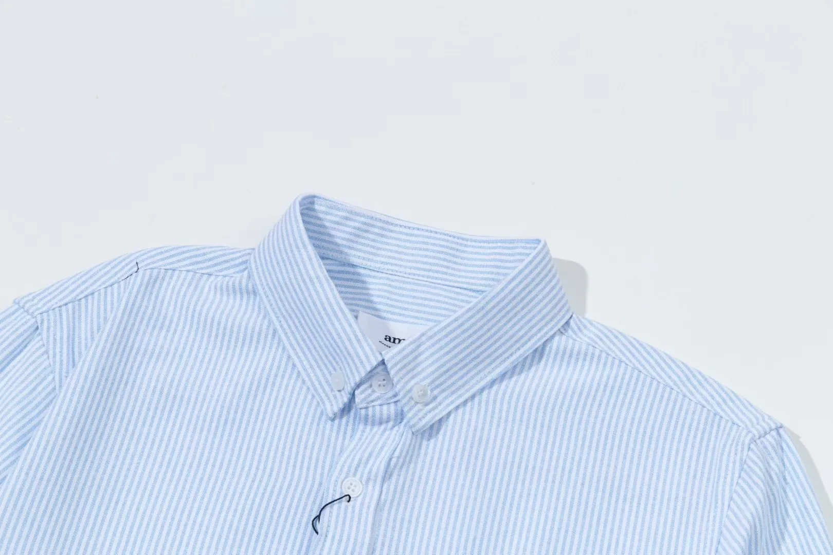 2218# AMI Paris 2025 Autumn and Winter Black classic small love embroidery on the chest Casual cotton striped long-sleeved Oxford shirt Original custom-made 180g pure cotton fabric Regular version Same style for men and women Color: Black and white Blue and white Size: S-XL
