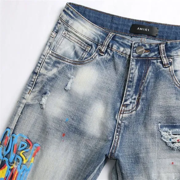 #M84 P168💰 AMIRI patch embroidery jeans trousers AMIRI high street basic ripped tight elastic jeans trousers amiri brand jeans break the production process and cutting of the original jeans, the fabrics are softer and more comfortable Hand-sewn collar label Customized logo buttons Genuine leather tag Color: Picture color Size: 30-32-34-36