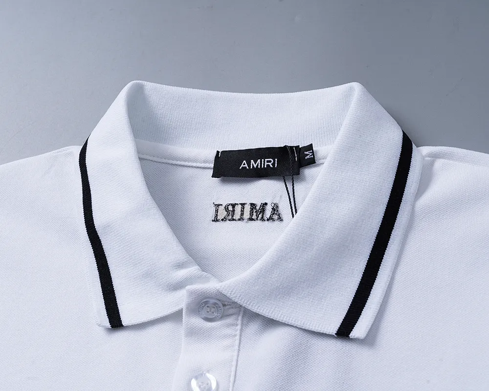 P150 Mili's 2026 spring and summer official website's new lapel T-shirt is made of mercerized pearl fabric and embroidered on the chest. It is handsome, the fabric is comfortable, the workmanship is rigorous, and the threads are neatly routed. Good upper body effect·size M-3XL white