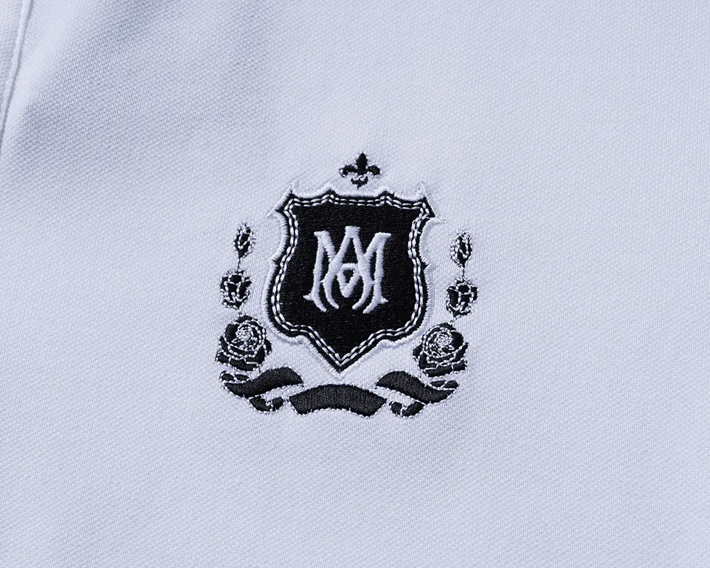 P150 Mili's 2026 spring and summer official website's new lapel T-shirt is made of mercerized pearl fabric and embroidered on the chest. It is handsome, the fabric is comfortable, the workmanship is rigorous, and the threads are neatly routed. Good upper body effect·size M-3XL white