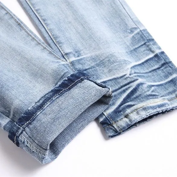P180 Top replica AMIRI splash-ink medal patch embroidered jeans trousers AMIRI high street basic ripped tight stretch jeans trousers Amiriamiri is transliterated as Emil, which is the name of the founder. Mike Amiri, the founder of amiri, grew up in Los Angeles, USA. He was influenced by the local street culture Rock since he was a child, so he founded the amiri brand named after himself. A variety of trendy brand clothing meets the needs of different fashion players. Amiri clothing has novel and unique styles and is a well-known street brand in the United States. Many of its styles and styles are loved by many street photographers. Various clothing styles meet the needs of different people, show their unique temperament, and show the trend of dressing. amiri's jeans are relatively famous. Not only do they have many styles, but the quality of the jeans is also very good. Many celebrities have also worn amiri brand jeans.  The jeans of the amiri brand break through the production process and cutting of the original jeans. The fabrics are relatively soft and comfortable, and are not as hard as some jeans, which can irritate the skin and cause the skin to bleed when worn. Los Angeles trendy brand Amiri's jeans are made with great detail from tailoring to texture, adding wrinkles, bullet holes, damage and other details to add to the trendiness of the jeans. You can choose the style that suits you according to your own needs. Only when you wear a suitable style can you have a certain sense of fashion.  In recent years, high street has become a word that appears more and more frequently in men's clothing. High street style has also become an important direction for everyone's matching. High street related items are basically inseparable from oversize or off-shoulder tops. The lower body is matched with trackpants or tight-fitting denim. In my opinion, the most representative one is perhaps annihilation. Color; picture color Size: m l xl xxl