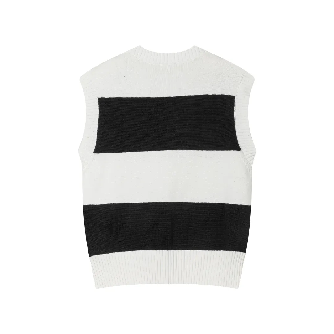 A088# AMI Paris2023 new sleeveless striped sweater vest vest with small love heart towel embroidery on the chest. Carefully woven with cotton and wool blended yarn. Same style for men and women. Color: black and white, blue and white. Size: S-XL.