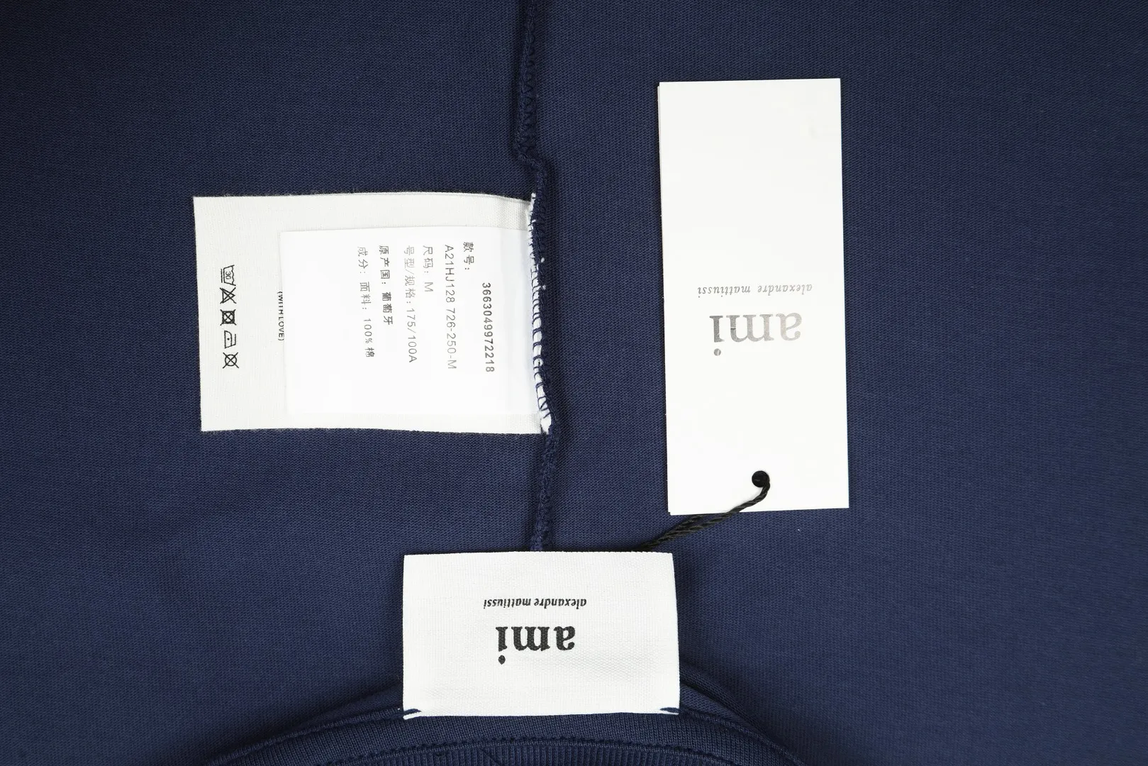 🅿️116 "The first quality in the market" Style number: LT3109# Ami Ami 2024ss spring and summer classic new embroidered love short sleeves We have been making this style for the third year. At the beginning, there were no counters in mainland China and we were already making it. The quality and details are invincible. Order with confidence and pay attention to the details. ✅2024 newly upgraded two-end folding handmade main wheat. Restore the counter. ✅240G Xinjiang long-staple cotton top double yarn. The shrinkage rate is controlled at 2%. Export-grade solid color quality, truly not easy to deform, shrink or fade. ✅Details are the only one in Guangzhou. Half-fold neck design at the counter. Complex workmanship. ✅The maximum size can be worn up to 230 catties. No pressure to export to Europe and the United States. Sizes S-XL Color (8 colors): Black, navy, oatmeal, pink, white, gray, light blue, rose pink