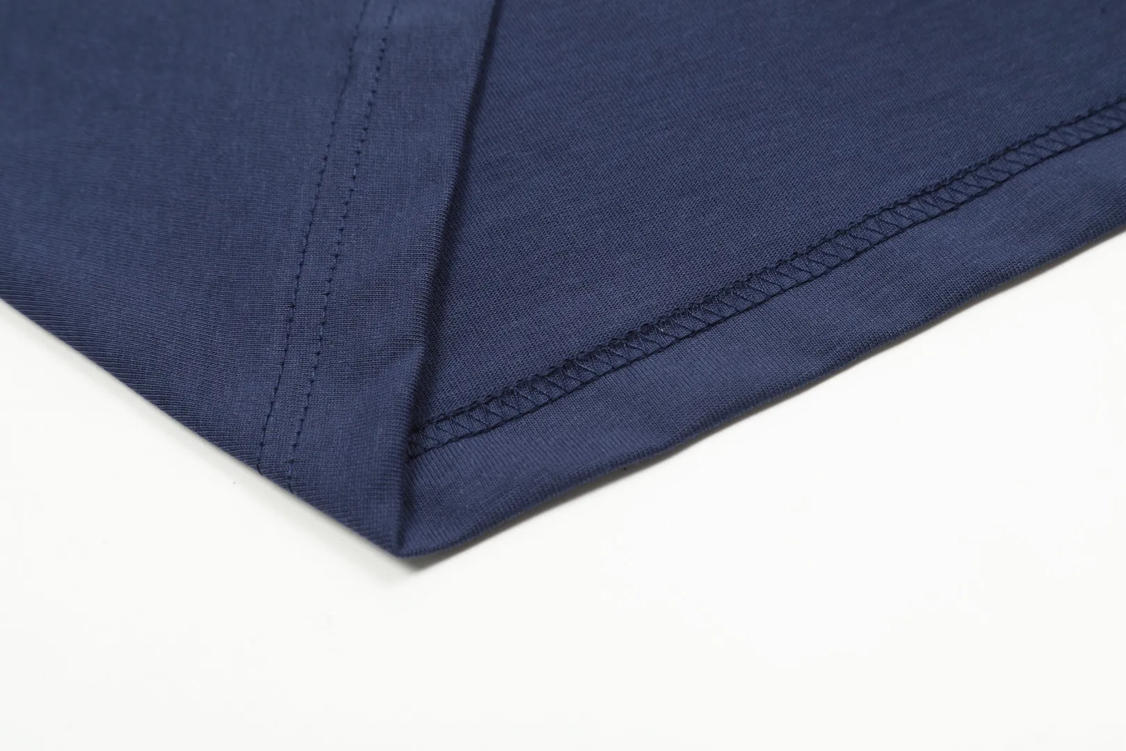 🅿️116 "The first quality in the market" Style number: LT3109# Ami Ami 2024ss spring and summer classic new embroidered love short sleeves We have been making this style for the third year. At the beginning, there were no counters in mainland China and we were already making it. The quality and details are invincible. Order with confidence and pay attention to the details. ✅2024 newly upgraded two-end folding handmade main wheat. Restore the counter. ✅240G Xinjiang long-staple cotton top double yarn. The shrinkage rate is controlled at 2%. Export-grade solid color quality, truly not easy to deform, shrink or fade. ✅Details are the only one in Guangzhou. Half-fold neck design at the counter. Complex workmanship. ✅The maximum size can be worn up to 230 catties. No pressure to export to Europe and the United States. Sizes S-XL Color (8 colors): Black, navy, oatmeal, pink, white, gray, light blue, rose pink