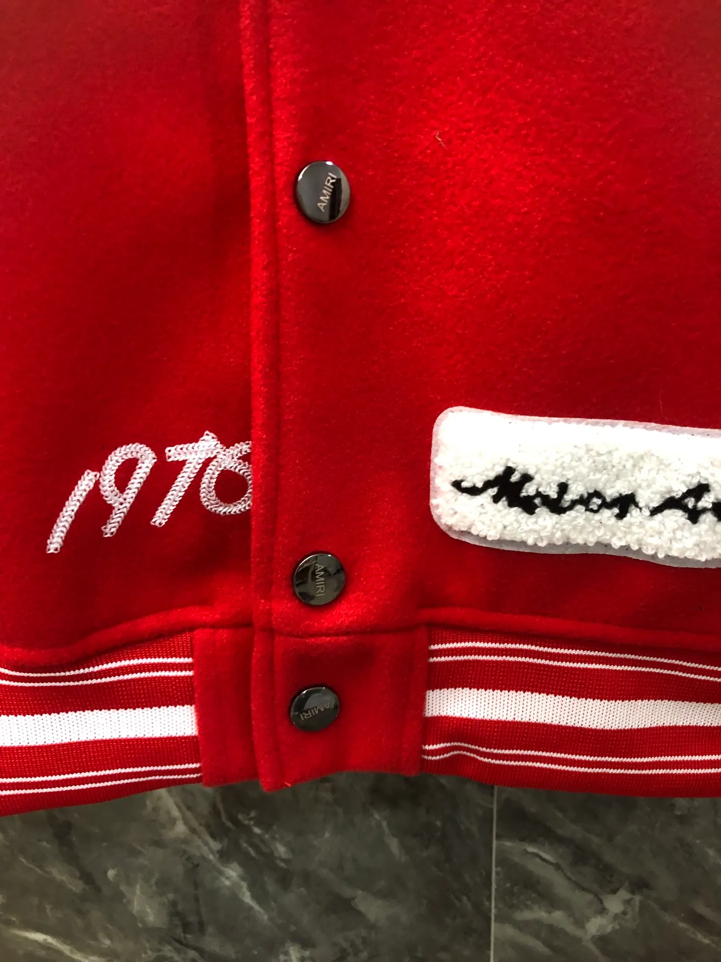 P370 AMIRI's new baseball jacket with tiger towel embroidery and thousands of needle embroideries, made of high-weight dragon and phoenix nylon fabric with pebbled leather sleeves, and heavy-duty hardware buttons restored to 1:1 Size: M L XL XXL