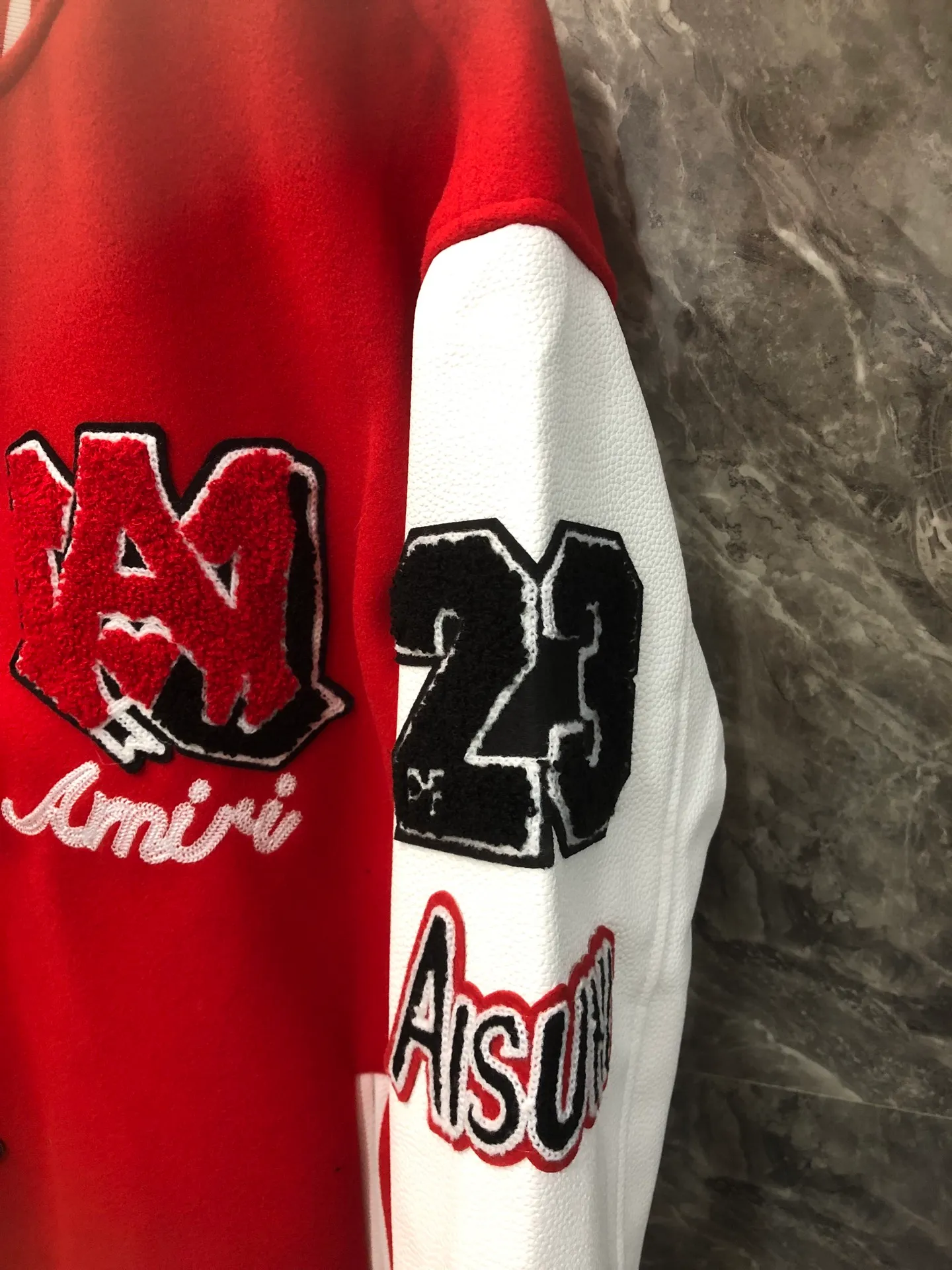 P370 AMIRI's new baseball jacket with tiger towel embroidery and thousands of needle embroideries, made of high-weight dragon and phoenix nylon fabric with pebbled leather sleeves, and heavy-duty hardware buttons restored to 1:1 Size: M L XL XXL