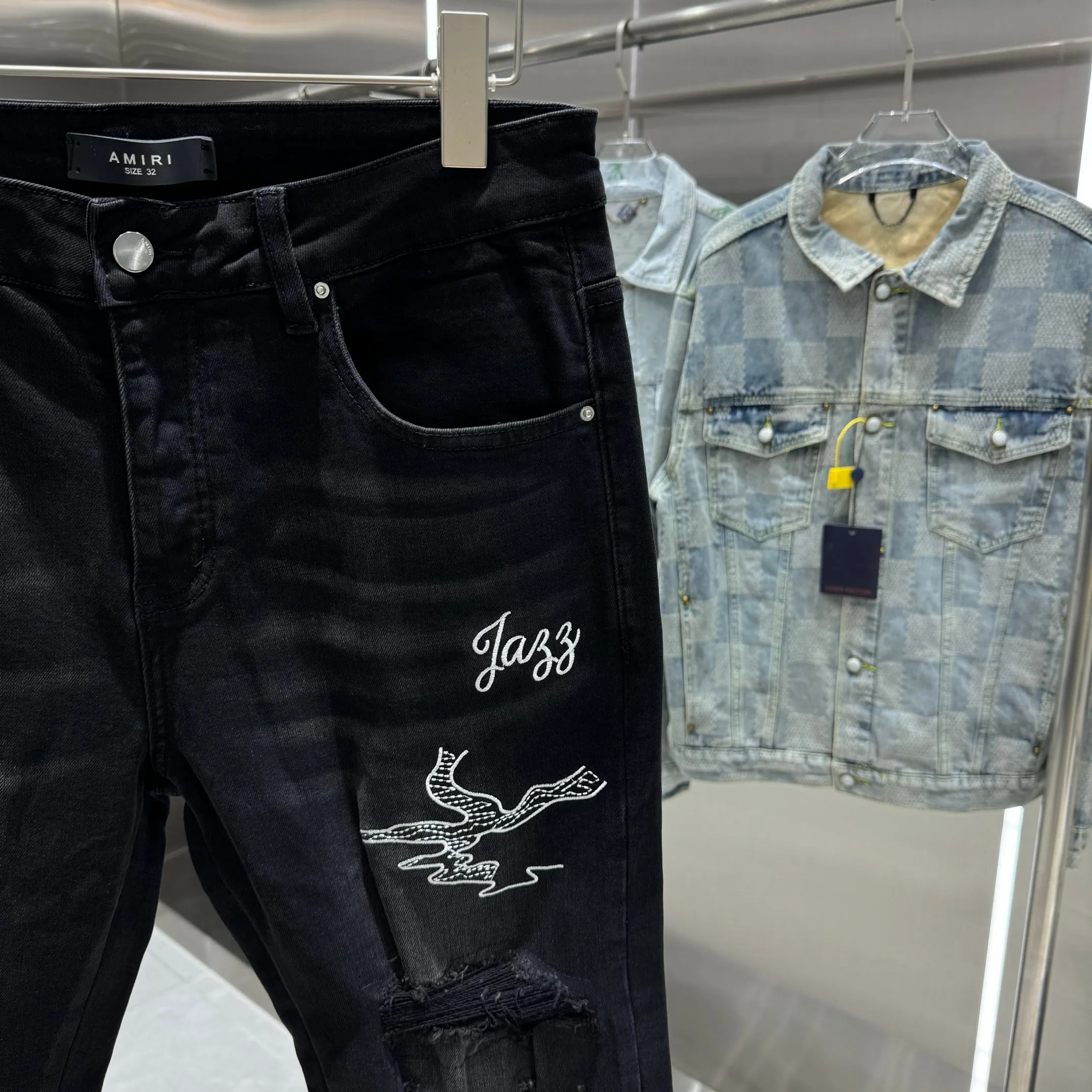 P290 Amiri ripped pattern letter embroidery street fashion slim fit stretch jeans Color Black Size 30 32 34 36 38