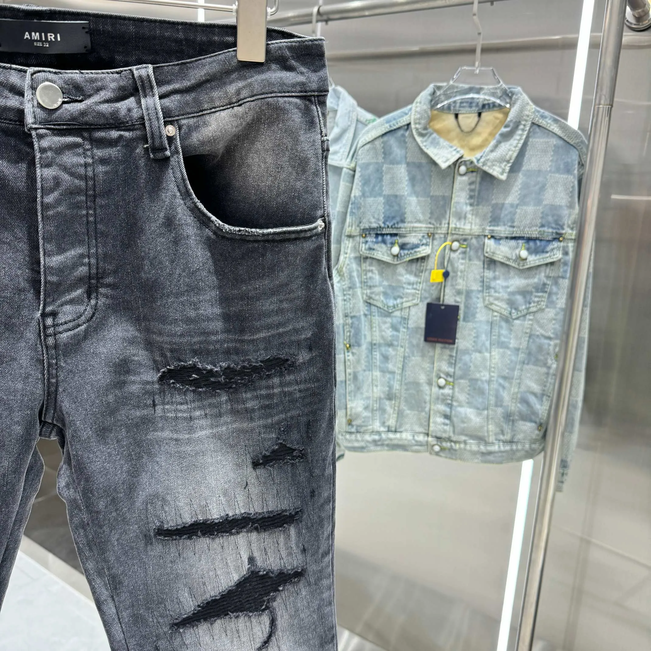 P290 Amiri ripped letter embroidered street fashion slim fit stretch jeans Color Black Size 30 32 34 36 38
