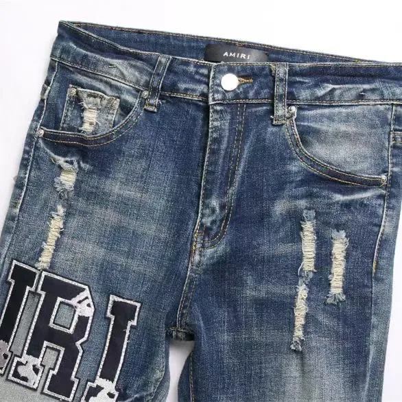 #M42 P168💰 Amiri classic embroidered patched leather distressed lettered jeans. Slim fit jeans. Produced by a major washed factory. Full of high-end. Partial destruction of the knees and patchwork design. Already used as a facade design. Leather waist nameplate. The focus of this style is not on the washing, but on the destroyed shape and version. The secret lies in the craftsmanship of the master. The cost of post-processing, grinding, cutting, etc. is far beyond the cost of assembly line products. Color: Picture color Size: 30-32-34-36
