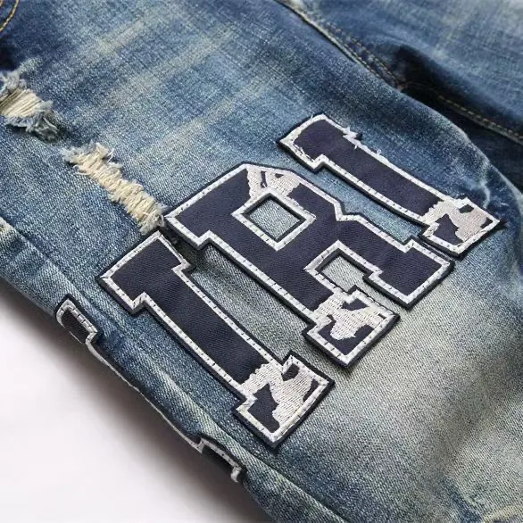 #M42 P168💰 Amiri classic embroidered patched leather distressed lettered jeans. Slim fit jeans. Produced by a major washed factory. Full of high-end. Partial destruction of the knees and patchwork design. Already used as a facade design. Leather waist nameplate. The focus of this style is not on the washing, but on the destroyed shape and version. The secret lies in the craftsmanship of the master. The cost of post-processing, grinding, cutting, etc. is far beyond the cost of assembly line products. Color: Picture color Size: 30-32-34-36