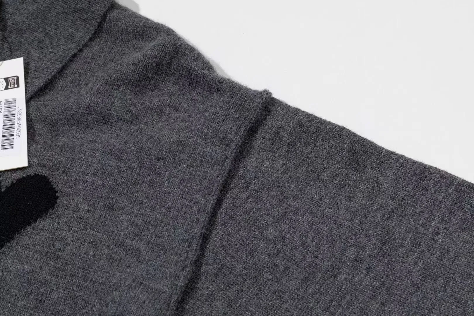 8199# Ami Paris2025 [New arrival in autumn and winter] Black love jacquard ADC Merino Polo collar pullover sweater, the whole body uses reverse bone stitching technology, the same oversize version for men and women, color: white apricot, dark gray, green khaki, size S-XL