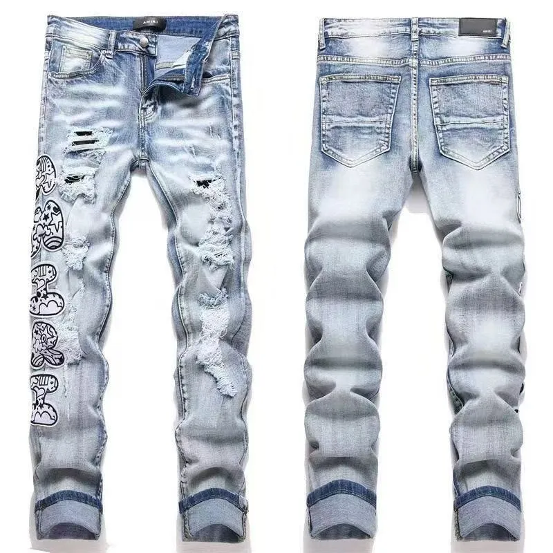 #M45 P168💰 Amiri classic embroidered patched leather distressed lettered jeans. Slim fit jeans. Produced by a major washed factory. Full of high-end. Partial destruction of the knees and patchwork design. Already used as a facade design. Leather waist nameplate. The focus of this style is not on the washing, but on the destroyed shape and version. The secret lies in the craftsmanship of the master. The cost of post-processing, grinding, cutting, etc. is far beyond the cost of assembly line products. Color: Picture color Size: 30-32-34-36