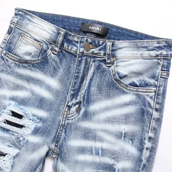 #M45 P168💰 Amiri classic embroidered patched leather distressed lettered jeans. Slim fit jeans. Produced by a major washed factory. Full of high-end. Partial destruction of the knees and patchwork design. Already used as a facade design. Leather waist nameplate. The focus of this style is not on the washing, but on the destroyed shape and version. The secret lies in the craftsmanship of the master. The cost of post-processing, grinding, cutting, etc. is far beyond the cost of assembly line products. Color: Picture color Size: 30-32-34-36