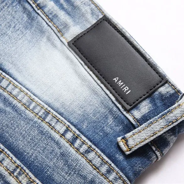 #M45 P168💰 Amiri classic embroidered patched leather distressed lettered jeans. Slim fit jeans. Produced by a major washed factory. Full of high-end. Partial destruction of the knees and patchwork design. Already used as a facade design. Leather waist nameplate. The focus of this style is not on the washing, but on the destroyed shape and version. The secret lies in the craftsmanship of the master. The cost of post-processing, grinding, cutting, etc. is far beyond the cost of assembly line products. Color: Picture color Size: 30-32-34-36
