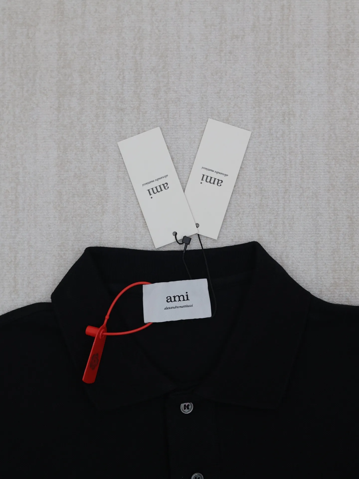 🅿️310 Ami Paris*/25 new love embroidered Polo shirt adopts imported machine embroidery technology and uses advanced computer control system and precision mechanical components to realize Ami love embroidery operation with high precision. The lines are smooth and delicate. The fabrics have been washed and feel better. Not easy to deform, not easy to shrink, not easy to fade, and maintain long-term beauty. Size: S/M/L/XL