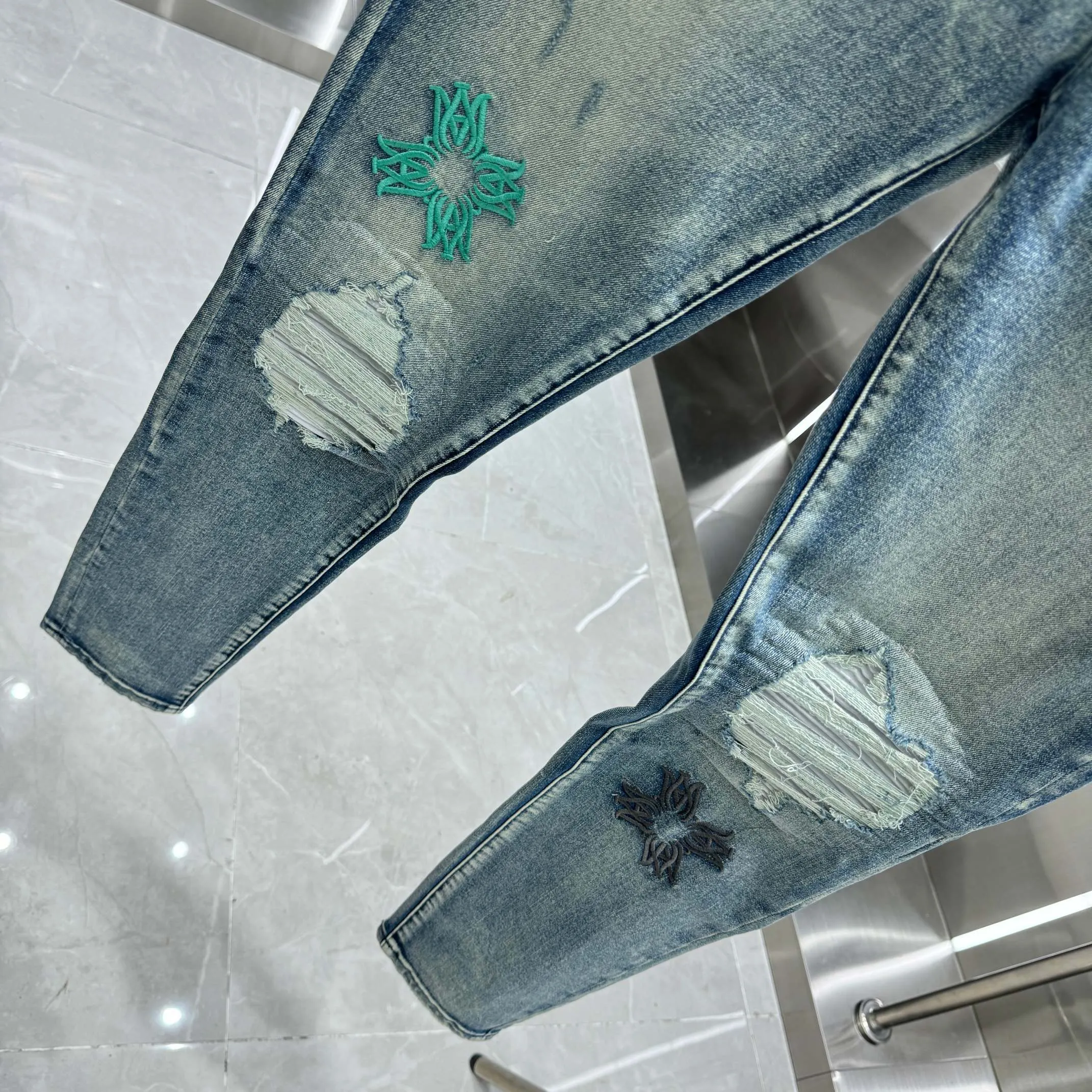 P280 Amiri ripped embroidery pattern craft street fashion slim fit stretch jeans color blue size 30 32 34 36 38