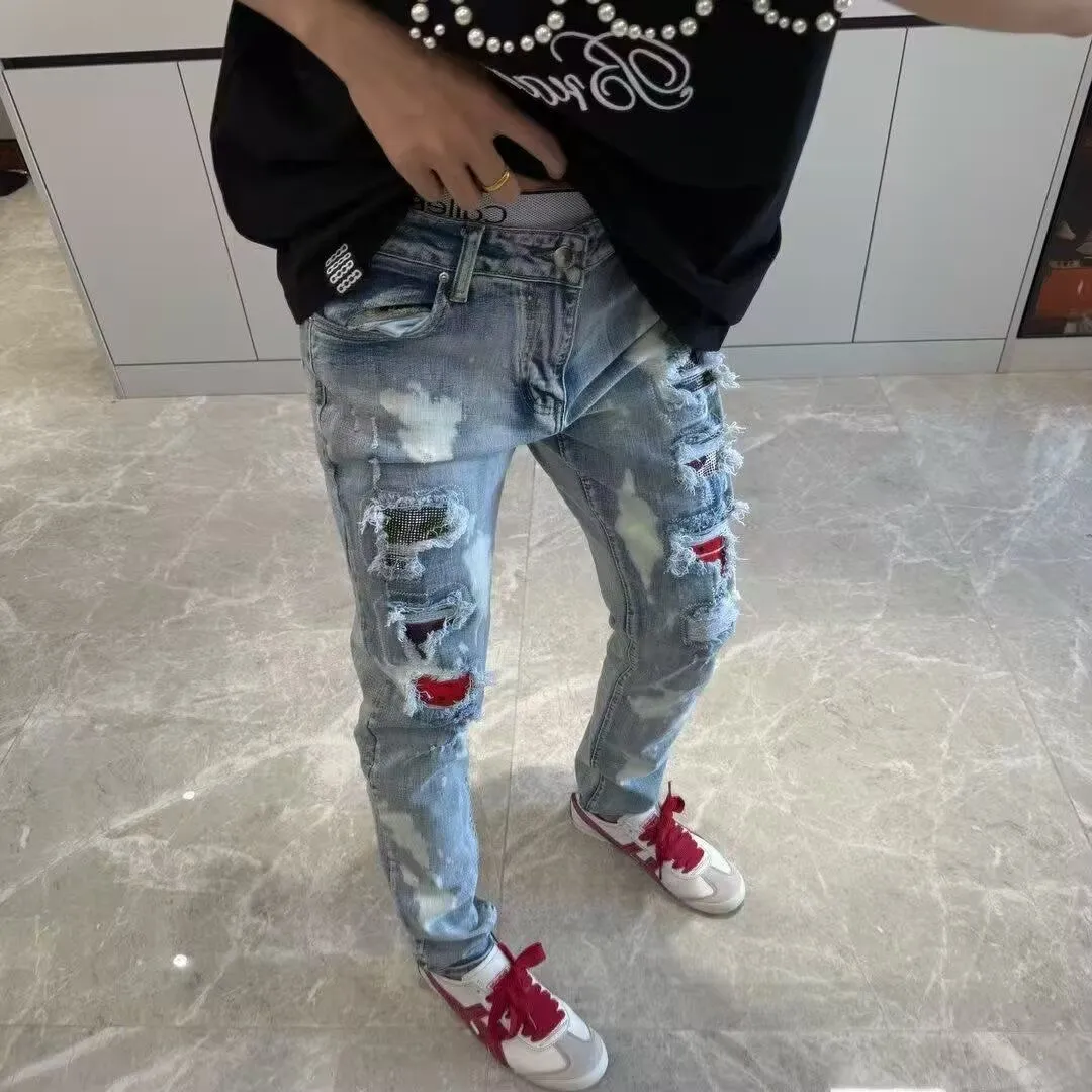 #M91 P168💰 AMIRI patch embroidery jeans trousers AMIRI high street basic ripped tight elastic jeans trousers amiri brand jeans break the production process and cutting of the original jeans, the fabrics are softer and more comfortable Hand-sewn collar label Customized logo buttons Genuine leather tag Color: Picture color Size: 30-32-34-36