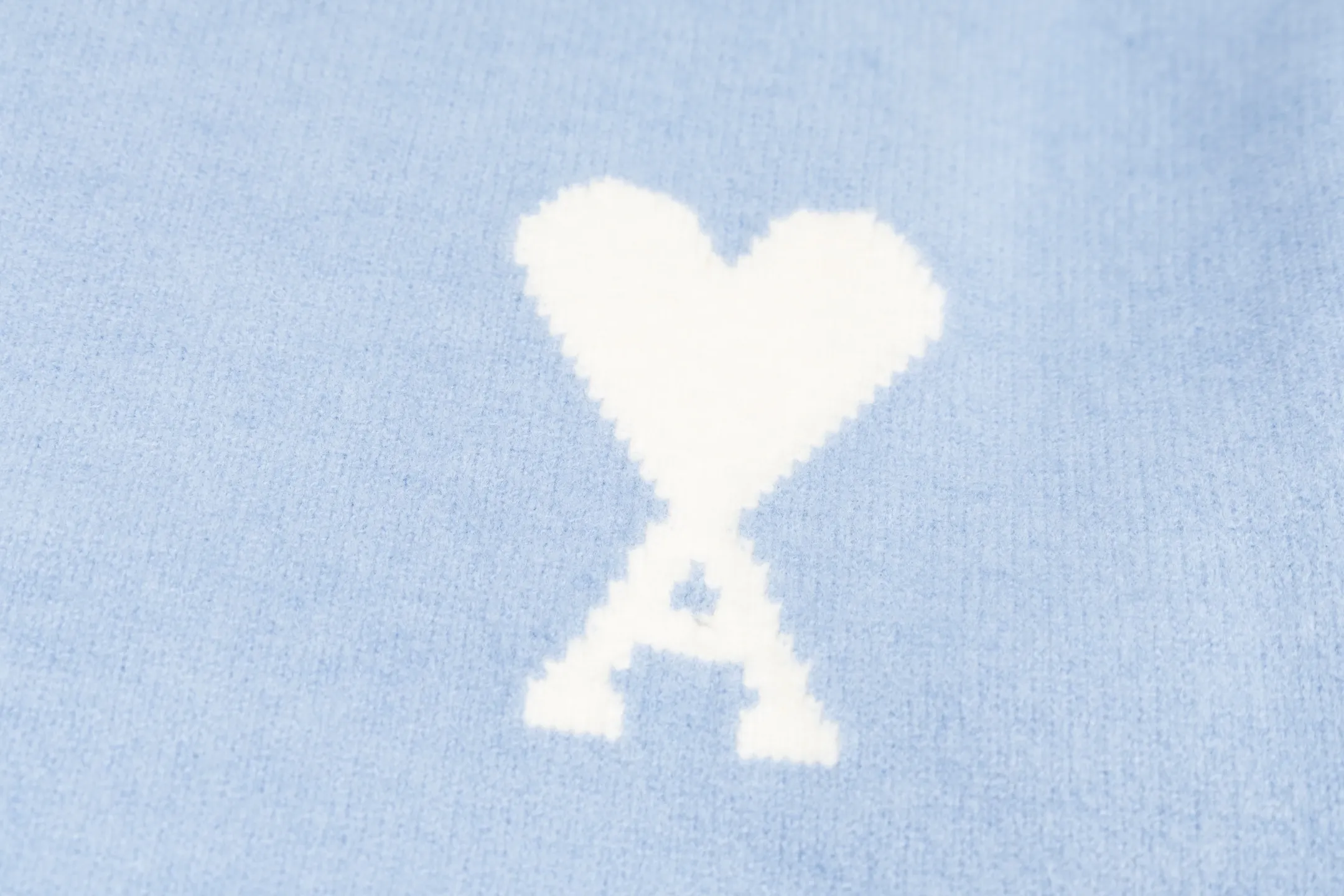 🅿️500 [Exclusive supply] Ami love jacquard crew neck sweater (blue) The original version was purchased for 2,006 and developed. The fabric is made of alpaca wool to maintain a stable shape. The stitching is even and firm, and the details are meticulously handled, reflecting the brand's strict control over quality. The overall design is simple and elegant, suitable for various occasions. Whether it is business or leisure, it can show an elegant and decent style. The overall wiring is straight and delicate, the fabric is comfortable and soft, and the color is consistent without color difference. It can be matched with the same style to create a fashionable look, and can be used in various occasions. Customized accessories, complete with three standards, the same style for men and women. Size:S-M-L-XL
