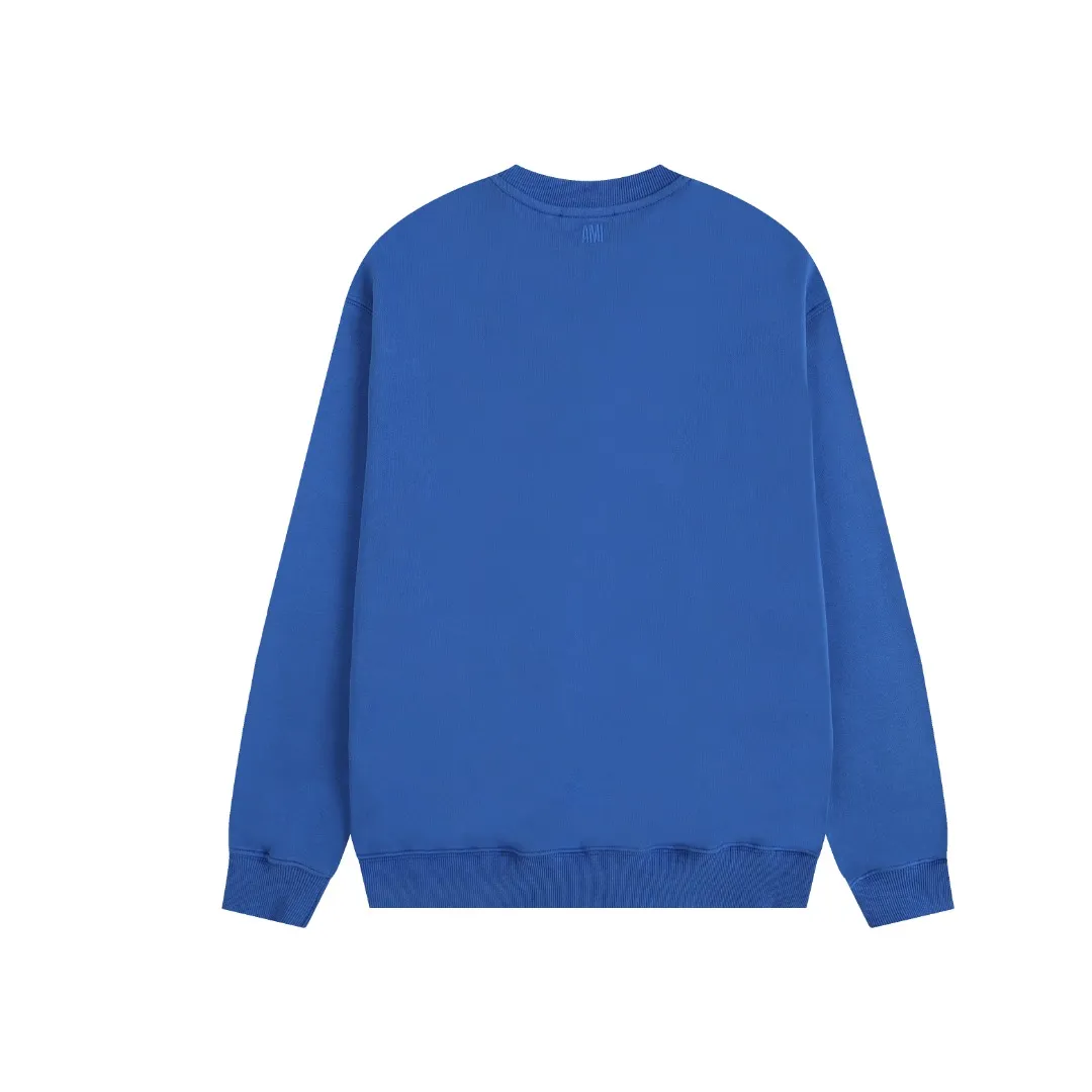 P150 Style No. 204 2025 embroidered large chapter style (15 colors in total) AMI 2025 autumn and winter classic large chapter round neck sweatshirt 15 colors to meet everyone’s needs. The fabric is made of 380g pure cotton fabric, which is thick and textured. The whole network’s counters purchase quality supporting output, which perfectly restores the genuine chapter. All the chapters are made of thick wool knitting. The absolute quality can be compared with any one in the market. There is no color difference in custom-dyed threads. The detailed accessories and tag packaging are all 1:1 with the genuine products, with the spirit of craftsmanship to give back to customers.   Color: Cailan Size: S M L XL