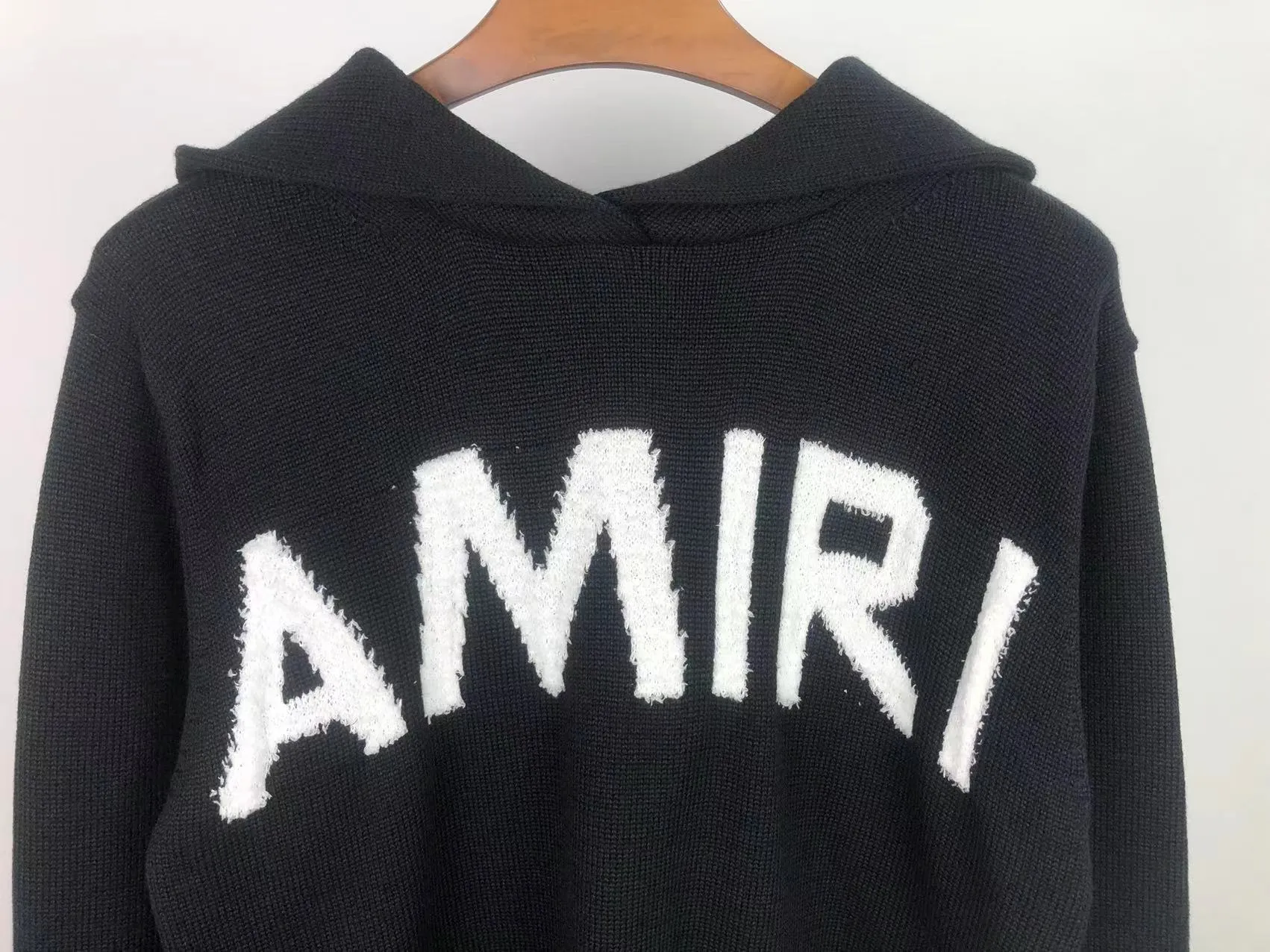 P270 🎉 AMIRI new letter logo jacquard, tassels destroyed holes European and American style (hooded style) sweater, color: pearl white, black size: S M L XL XXL