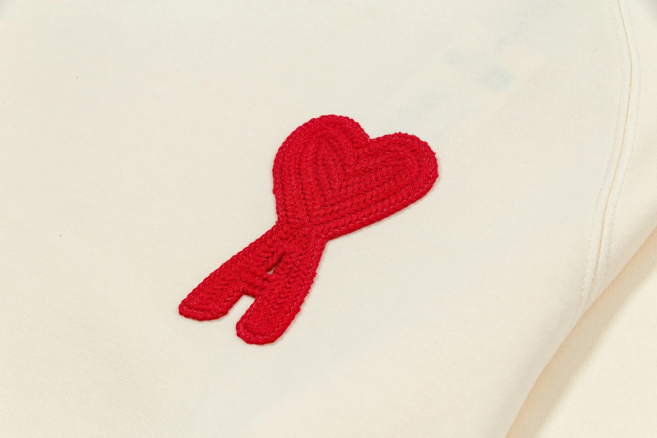 665# AMI PARIS 25 autumn and winter new classic woven big love towel embroidered raglan round neck pullover sweatshirt Customized 360g pure cotton fabric YP replica New main wheat Washable wheat QR code can be scanned Same style for men and women Color: black Baolan apricot/red heart Size: S-XL