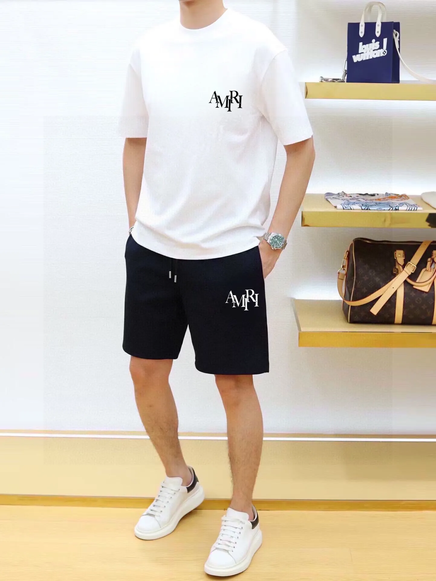 P290 Brand [AMIRI] 2025 new men’s short-sleeved shorts suit! Synchronous sales on the official website! High-end version on the market! It feels delicate and soft! Make you more comfortable to wear! The draped silhouette is awesome! Size: M-5XL (please state your height and weight when placing an order)