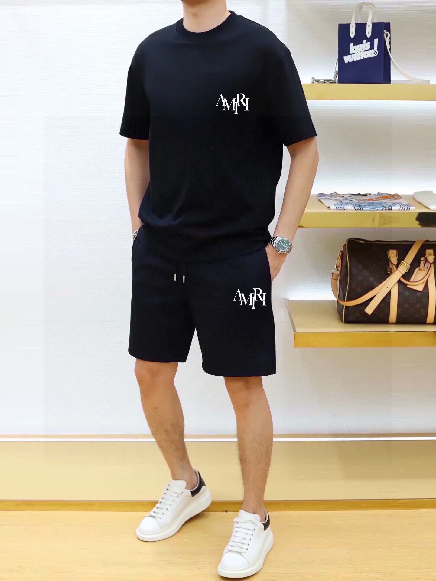 P290 Brand [AMIRI] 2025 new men’s short-sleeved shorts suit! Synchronous sales on the official website! High-end version on the market! It feels delicate and soft! Make you more comfortable to wear! The draped silhouette is awesome! Size: M-5XL (please state your height and weight when placing an order)