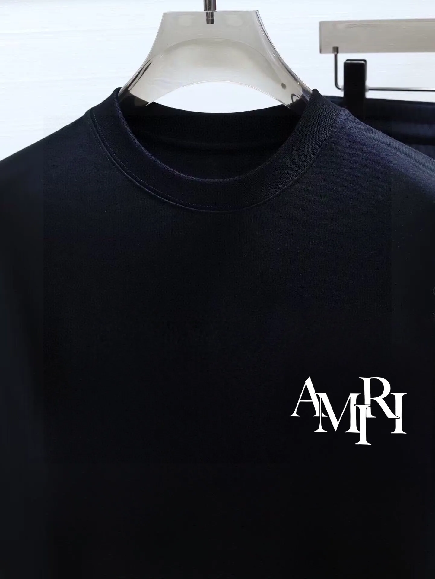P290 Brand [AMIRI] 2025 new men’s short-sleeved shorts suit! Synchronous sales on the official website! High-end version on the market! It feels delicate and soft! Make you more comfortable to wear! The draped silhouette is awesome! Size: M-5XL (please state your height and weight when placing an order)