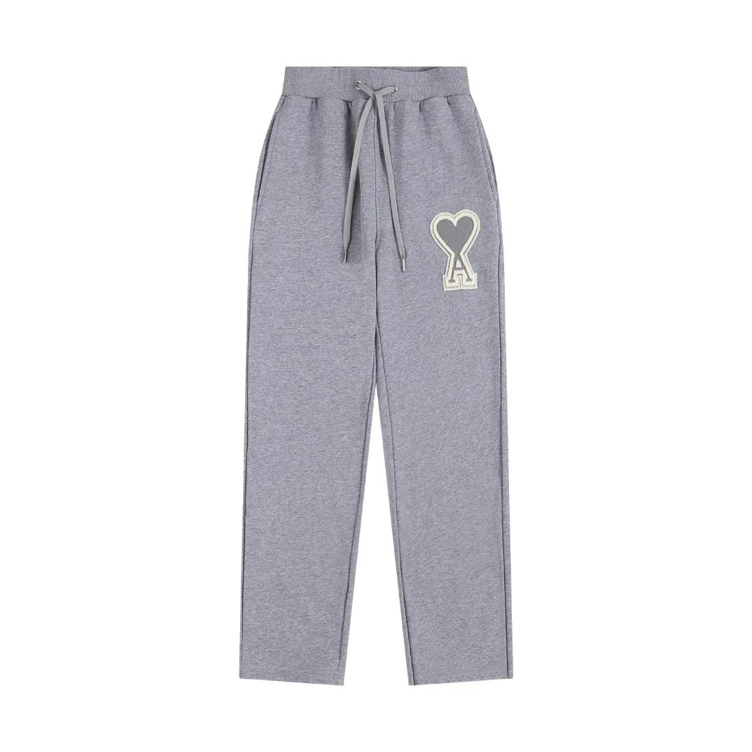 P150 Style No. 204 2025 embroidered large chapter style (with matching straight-leg sweatpants without color difference) AMI 2025 autumn and winter classic large chapter round neck sweatshirt 15 colors to meet everyone's needs. The fabric is made of 380 grams of pure cotton fabric, which is thick and textured. The whole network's counters purchase quality supporting output, which perfectly restores the genuine Zhang Zi. All thick wool knits are used. The absolute quality can be compared with any store in the market at will. There is no color difference in the fixed-dyed threads. The detailed accessories and tag packaging are all 1:1 with the genuine products. The ingenuity spirit gives back to customers.   Color: Gray Size: S M L XL