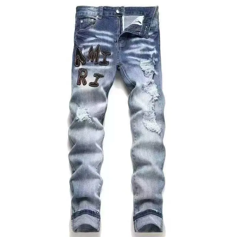 #M44 P168💰 Amiri classic embroidered patched leather ripped letter skinny jeans. Slim skinny jeans. Produced by a major washed factory. Full of high-end feel. Knee part destroyed design with patchwork design. Already used as facade design. Leather waist nameplate. The focus of this style is not on the washing, but on the destroyed shape and version. The secret lies in the craftsmanship of the master. The cost of post-processing, grinding, cutting, etc. is far beyond the cost of assembly line products. Color: Picture color Size: 30-32-34-36