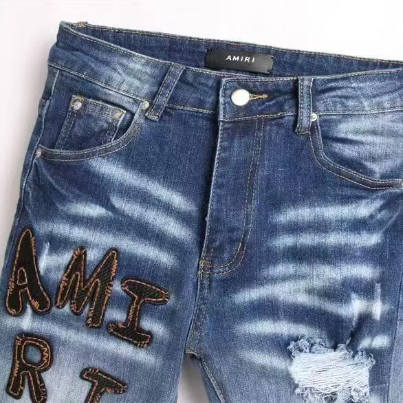 #M44 P168💰 Amiri classic embroidered patched leather ripped letter skinny jeans. Slim skinny jeans. Produced by a major washed factory. Full of high-end feel. Knee part destroyed design with patchwork design. Already used as facade design. Leather waist nameplate. The focus of this style is not on the washing, but on the destroyed shape and version. The secret lies in the craftsmanship of the master. The cost of post-processing, grinding, cutting, etc. is far beyond the cost of assembly line products. Color: Picture color Size: 30-32-34-36