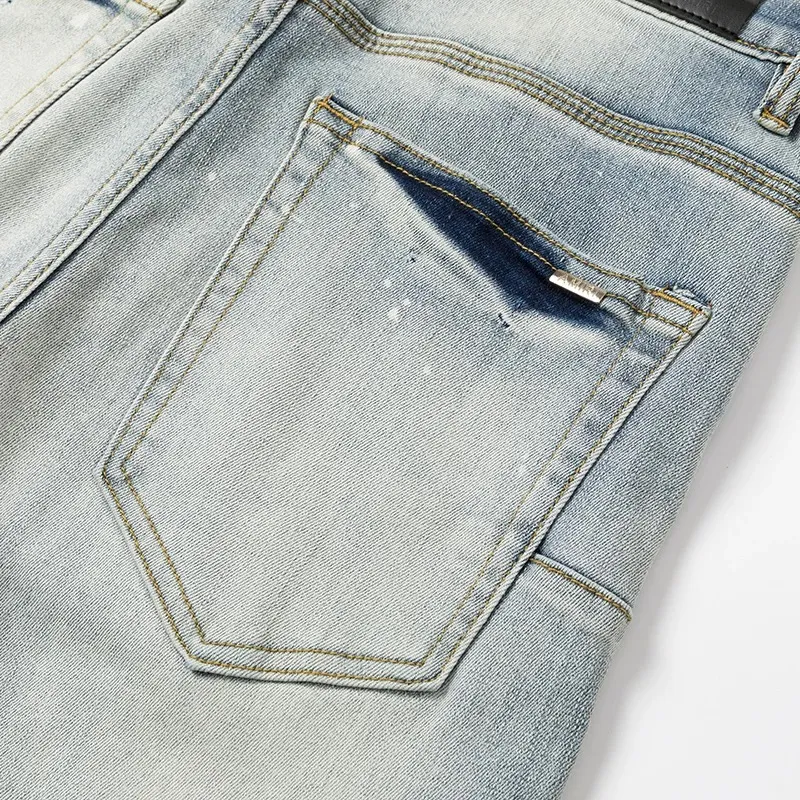 #N18 P246💰 (Top version) AMIRI hot high street jeans slim fit stretch washed knife cut trousers for men AMIRI amiri is transliterated as Emil, which is the name of the founder. Mike Amiri, the founder of amiri, grew up in Los Angeles, USA. He was influenced by local street culture and Punk Rock since childhood, so he founded the amiri brand named after himself. A variety of trendy brand clothing meets the needs of different fashion players. Amiri clothing has novel and unique styles and is a well-known street brand in the United States. The styles and styles of many clothes are loved by many street photographers. The various clothing styles meet the dressing needs of different people, show their unique temperament, and show the trend of dressing. amiri's jeans are relatively famous. Not only do they have many styles, but the quality of the jeans is also very good. Many celebrities have also worn amiri brand jeans. Color: Picture color Size: 28, 30, 32, 34, 36 28 30 32 34 36 Waist 71 76 81 86 91 Qianlang 26.5 27.5 28.5 29.5 30.5 Hou Lang 37 38 39 40 41 Foot 14 14.8 15.6 16.4 17.2 Foreign Minister 100 102 104 106 107