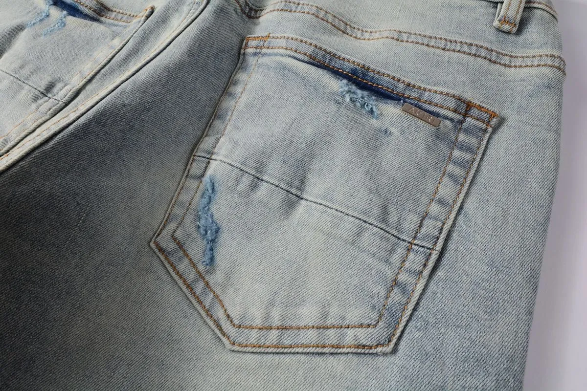 P220 💰 AMIRI patch embroidery jeans trousers AMIRI high street basic ripped tight elastic jeans trousers amiri brand jeans break the production process and cutting of the original jeans, the fabrics are softer and more comfortable Hand-sewn collar label Customized logo buttons Genuine leather tag Color: Picture color Size: 30-32-34-36