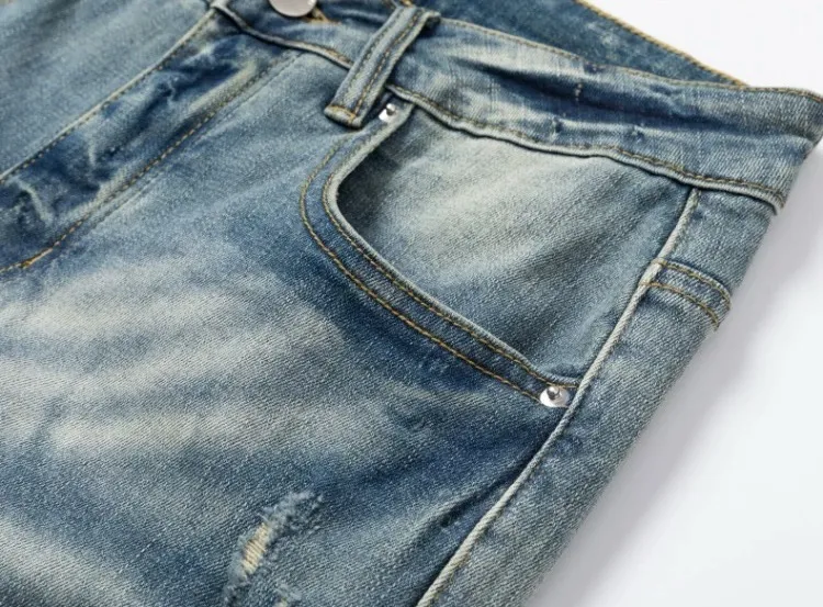 #N23 P246💰 (Top version) AMIRI hot high street jeans slim fit stretch washed knife cut trousers for men AMIRI amiri is transliterated as Emil, which is the name of the founder. Mike Amiri, the founder of amiri, grew up in Los Angeles, USA. He was influenced by local street culture and Punk Rock since childhood, so he founded the amiri brand named after himself. A variety of trendy brand clothing meets the needs of different fashion players. Amiri clothing has novel and unique styles and is a well-known street brand in the United States. The styles and styles of many clothes are loved by many street photographers. The various clothing styles meet the dressing needs of different people, show their unique temperament, and show the trend of dressing. amiri's jeans are relatively famous. Not only do they have many styles, but the quality of the jeans is also very good. Many celebrities have also worn amiri brand jeans. Color: Picture color Size: 28, 30, 32, 34, 36 28 30 32 34 36 Waist 71 76 81 86 91 Qianlang 26.5 27.5 28.5 29.5 30.5 Hou Lang 37 38 39 40 41 Foot 14 14.8 15.6 16.4 17.2 Foreign Minister 100 102 104 106 107