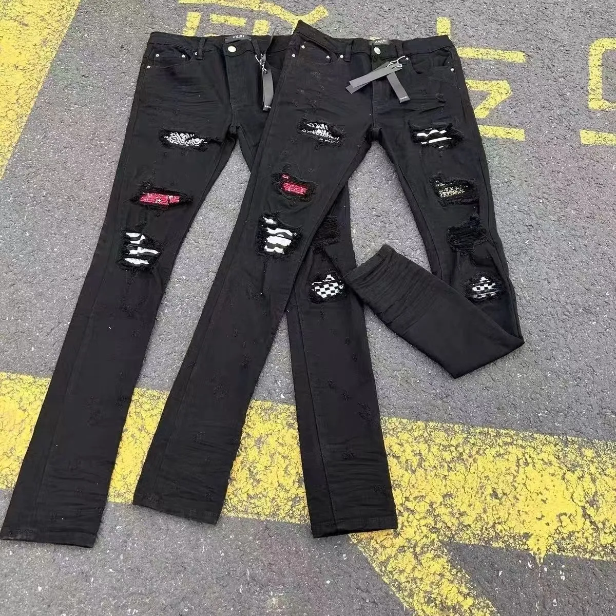 #M61 P168💰 AMIRI patch embroidery jeans trousers AMIRI high street basic ripped tight elastic jeans trousers amiri brand jeans break the production process and cutting of the original jeans, the fabrics are softer and more comfortable Hand-sewn collar label Customized logo buttons Genuine leather tag Color: Picture color Size: 30-32-34-36